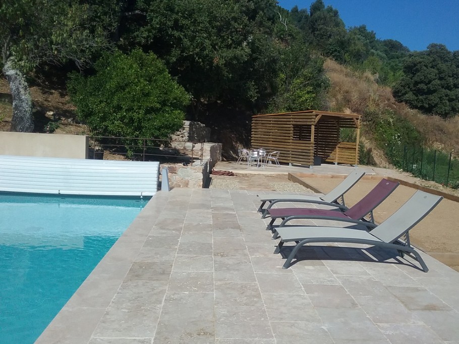 terrasse avec terrain pétanque