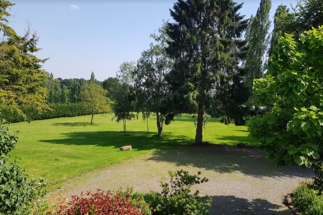 Parc arboré et fleuri de 1,5 Ha