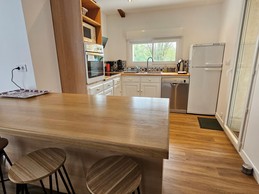 La cuisine équipée et aménagée du gite de La Treille