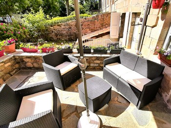 Chambres Clévacances - Lafayette et Cziffra - Terrasse fleurie et aménagée.