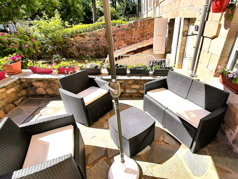 Chambres Clévacances - Lafayette et Cziffra - Terrasse fleurie et aménagée.