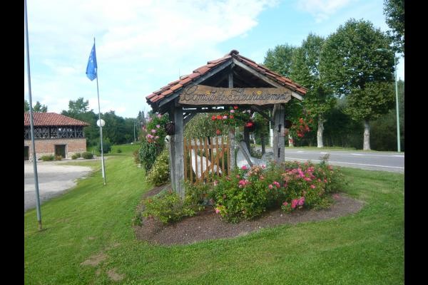 Beau travail du fleurissement St Etienne -du-bois