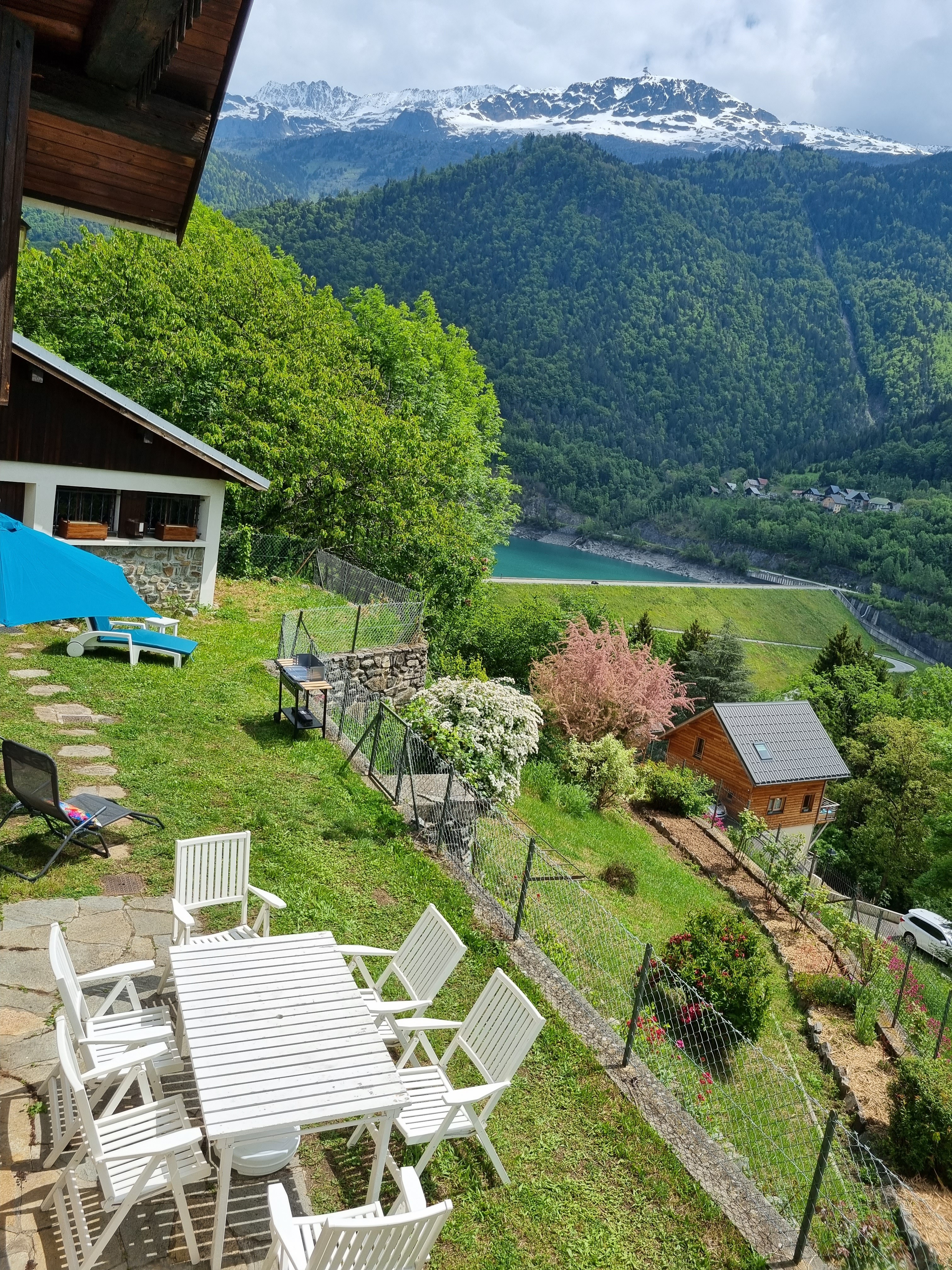 vue sur lac du Verney et les Grandes Rousses
