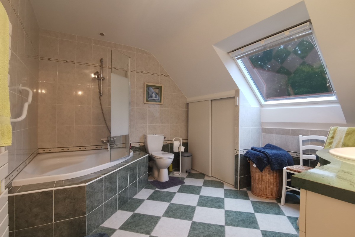 Salle de bain à l'étage