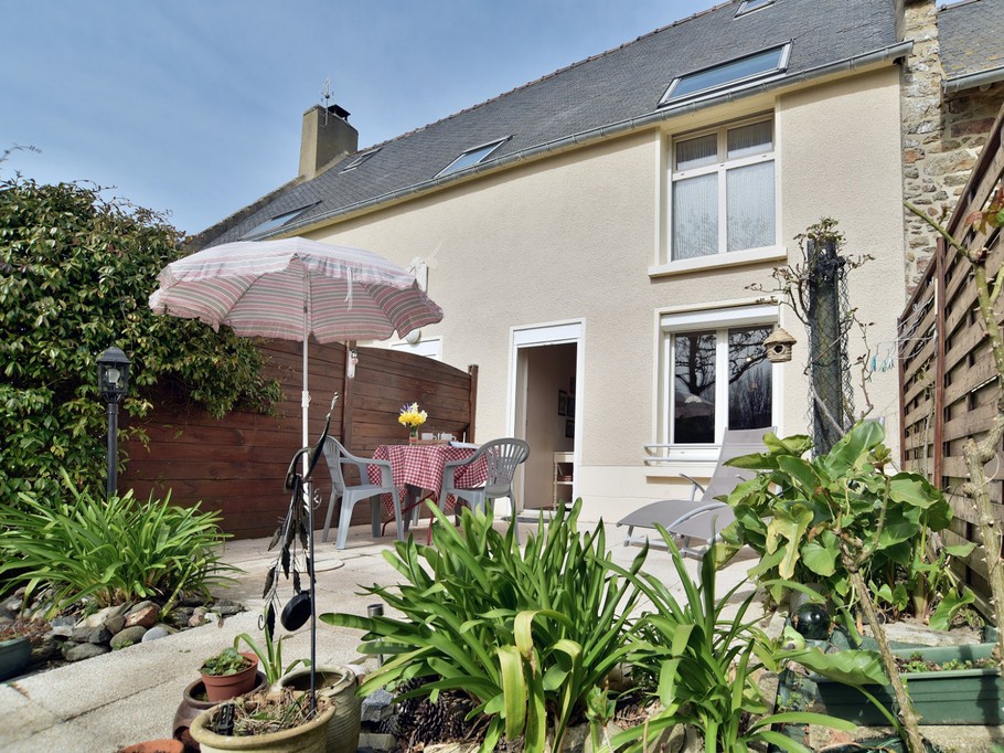 Enclosed flower garden