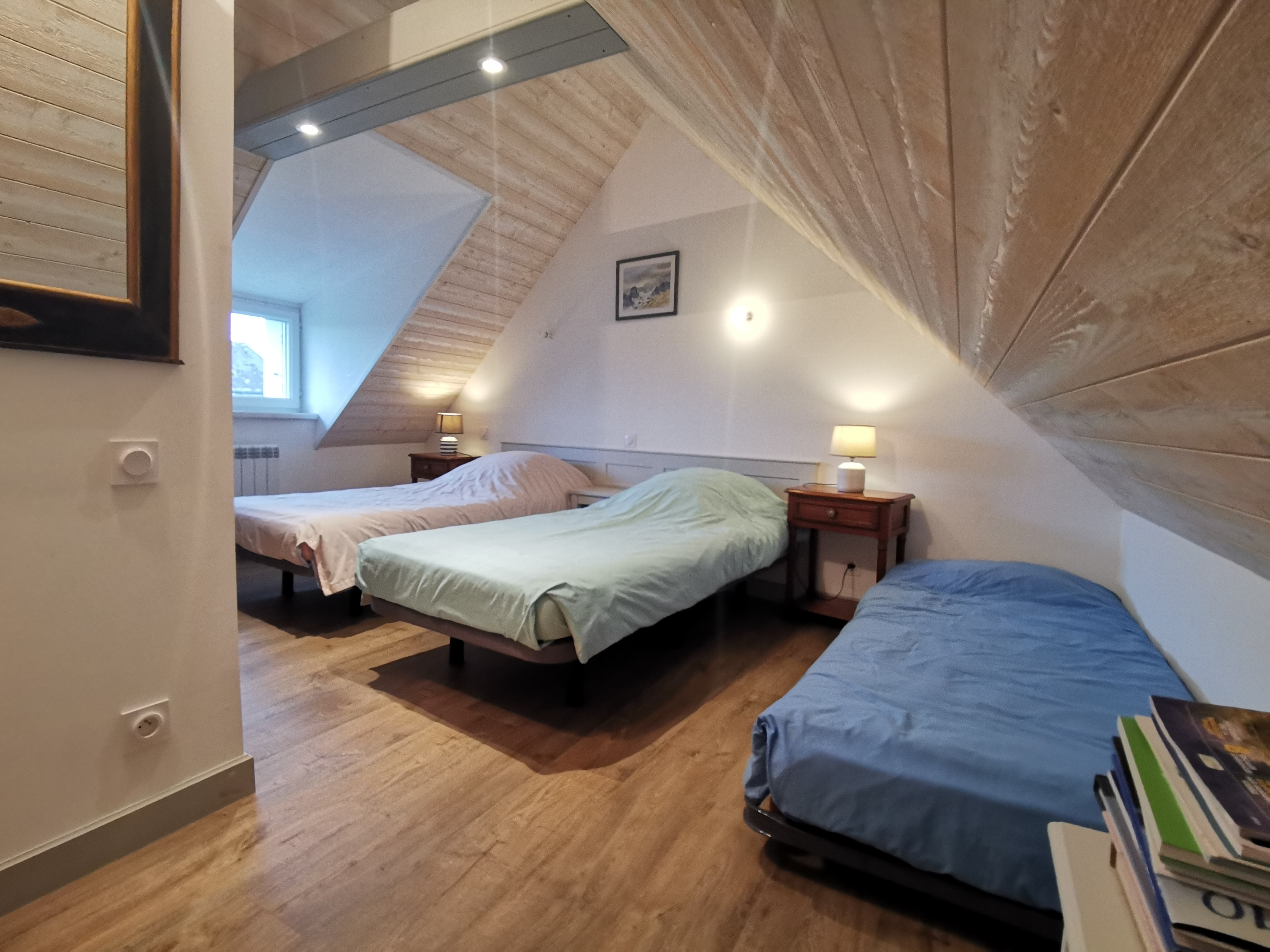 Rooms with 3 single beds upstairs