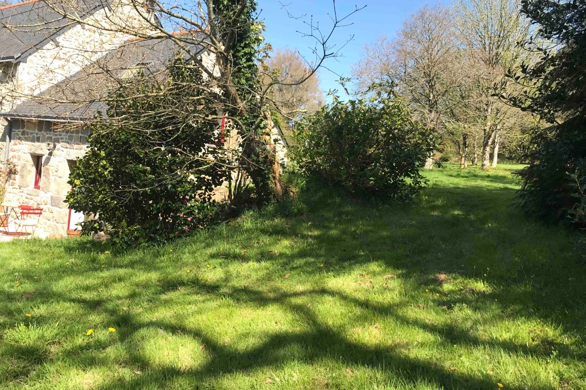 Clévacances, Location, 2 personnes, Mellionnec, jardin .