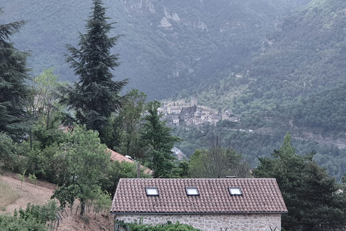 Vue sur le village de Peyreleau