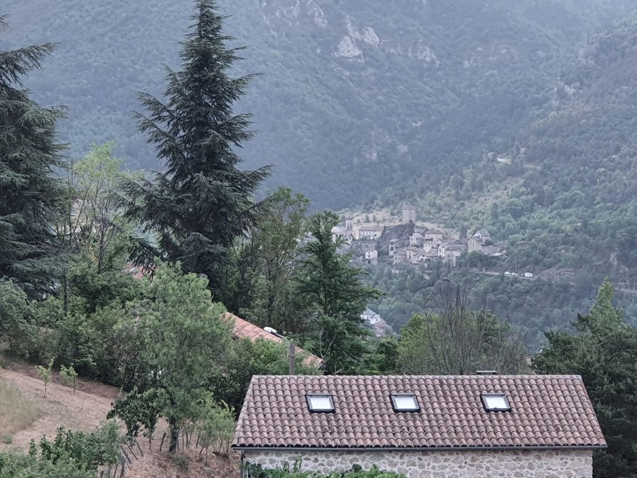 Vue sur le village de Peyreleau