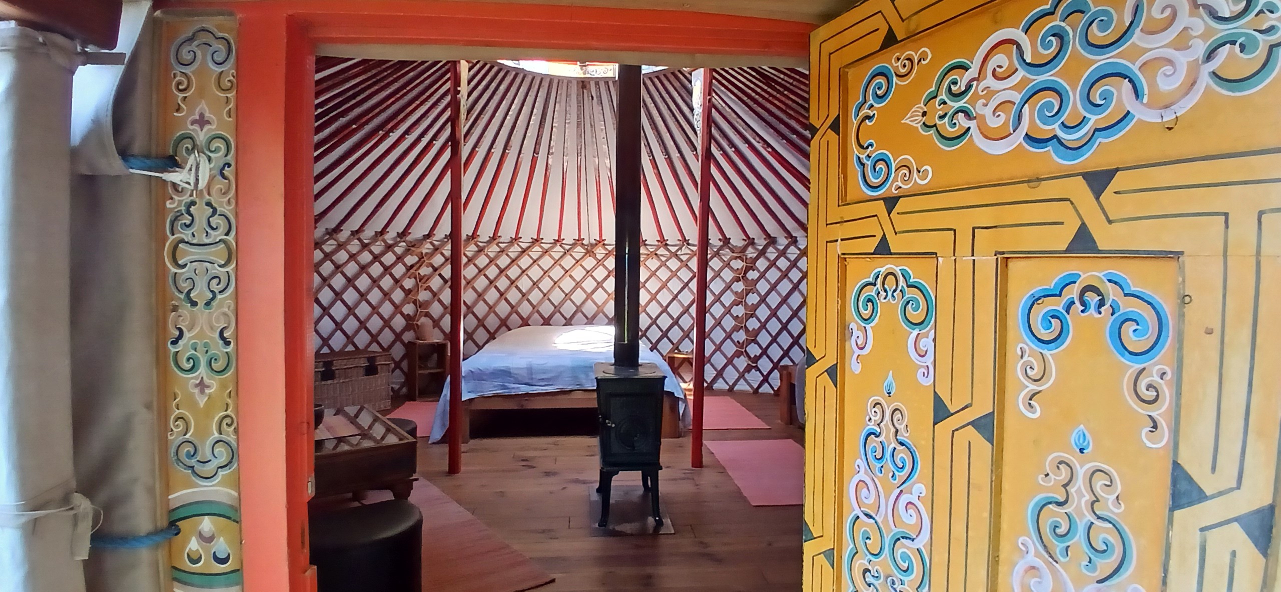 Yourte mongole "Le Point du Jour", en pleine nature, vue imprenable - Auriat, Creuse, au cœur du Limousin - Intérieur (lit en 140)