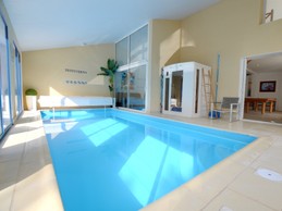 Piscine intérieure chauffée toute l'année