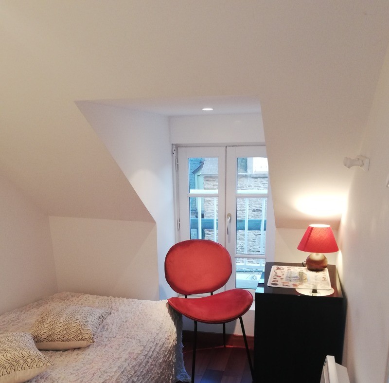 Chambre au 2ème étage pour 1 personne (lit 90x190).