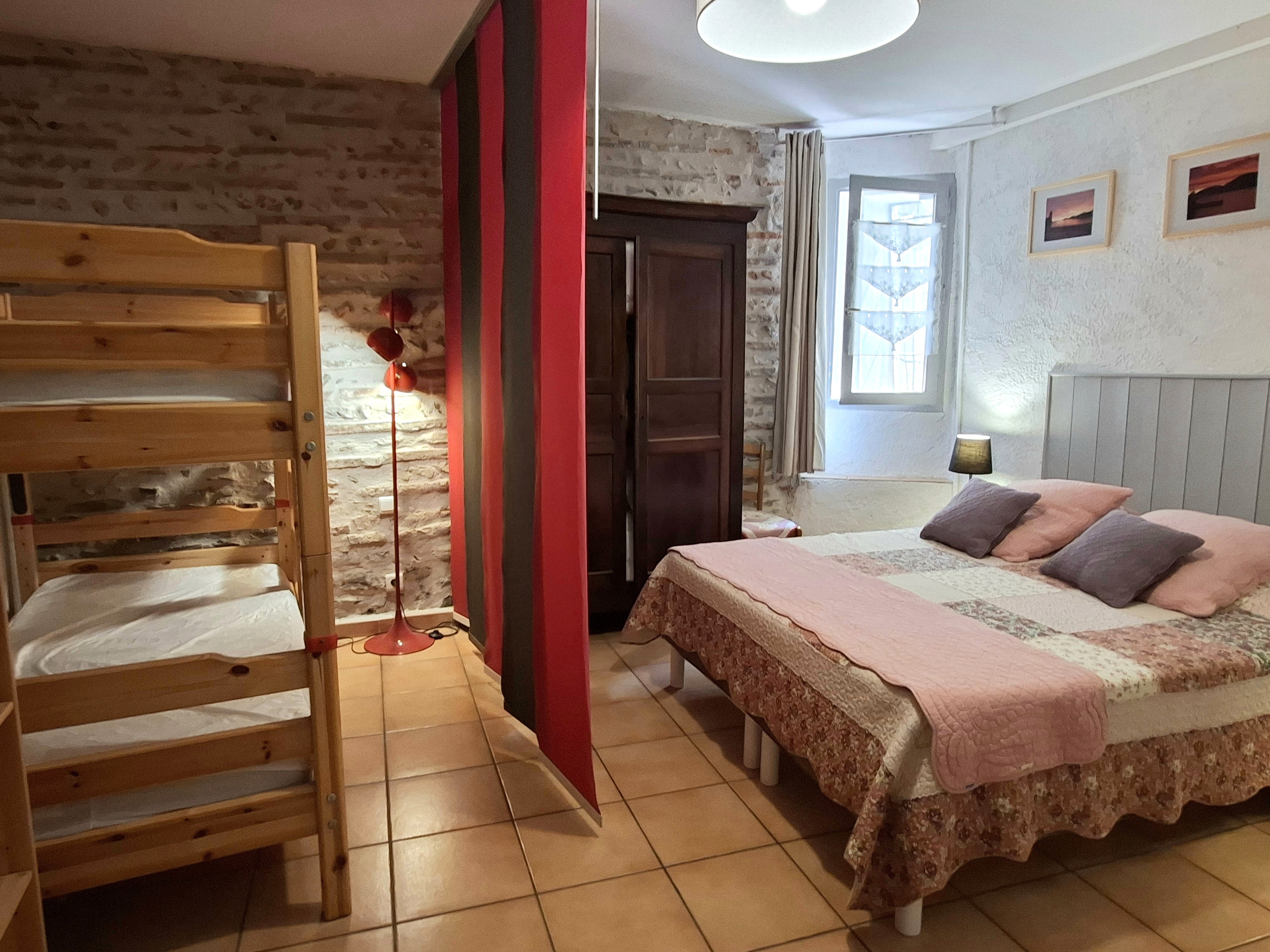 Chambre avec cloison japonaise tirée
