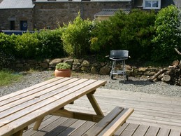 La terrasse et le barbecue à disposition