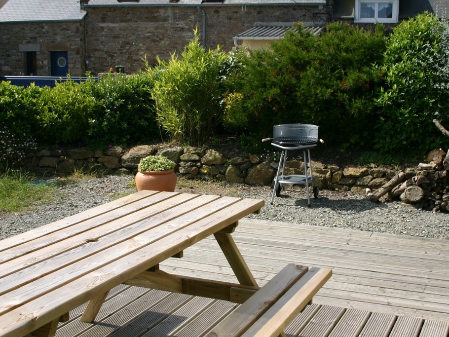 La terrasse et le barbecue à disposition
