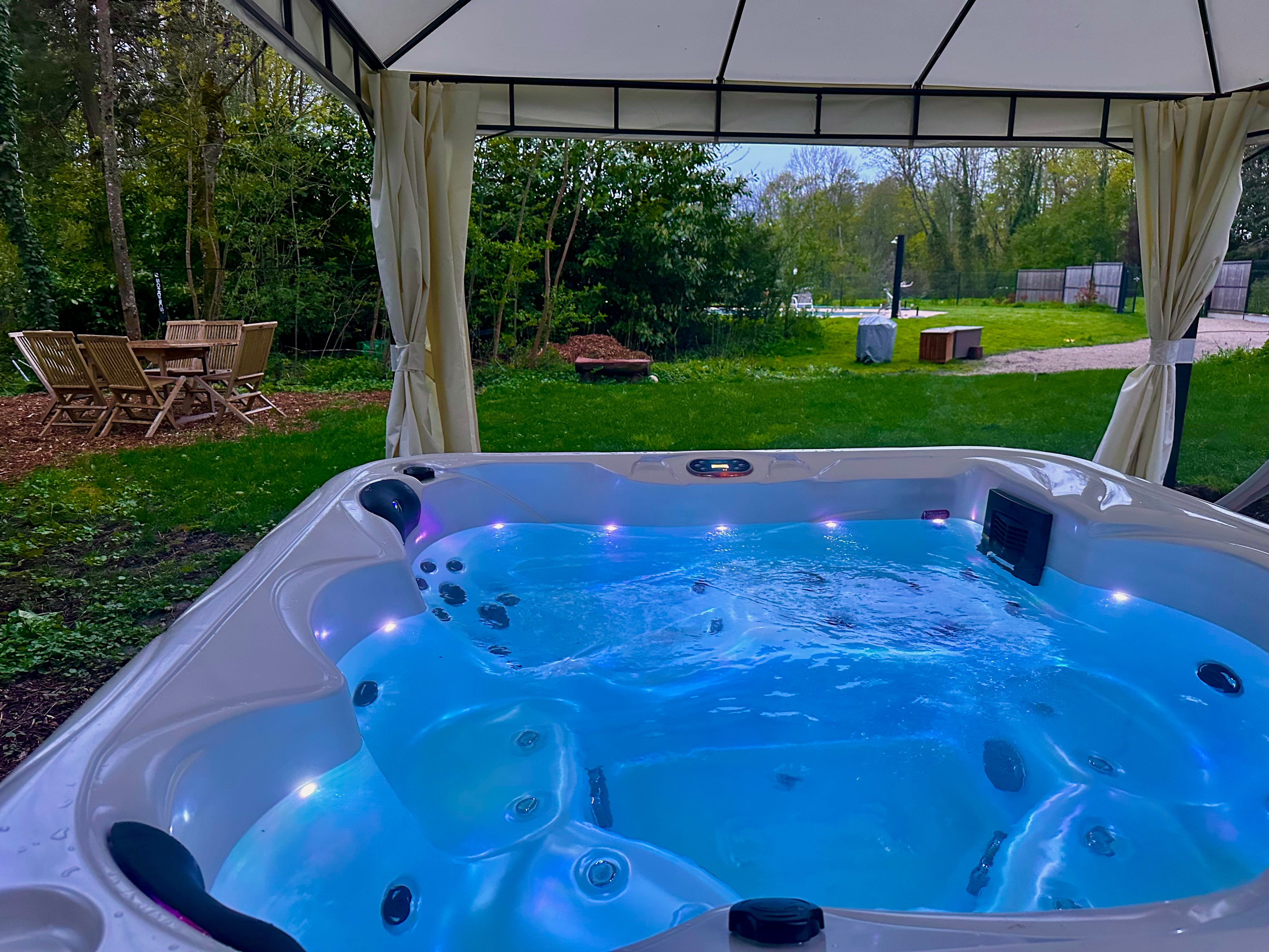 A 6-person Jacuzzi with views over the park