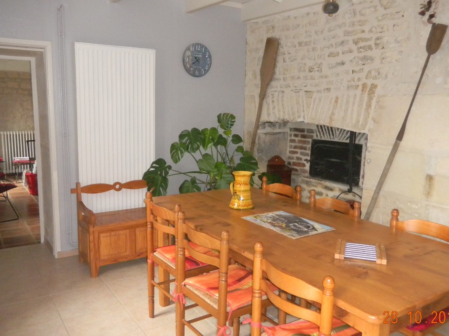 cuisine coin repas avec son four à pain