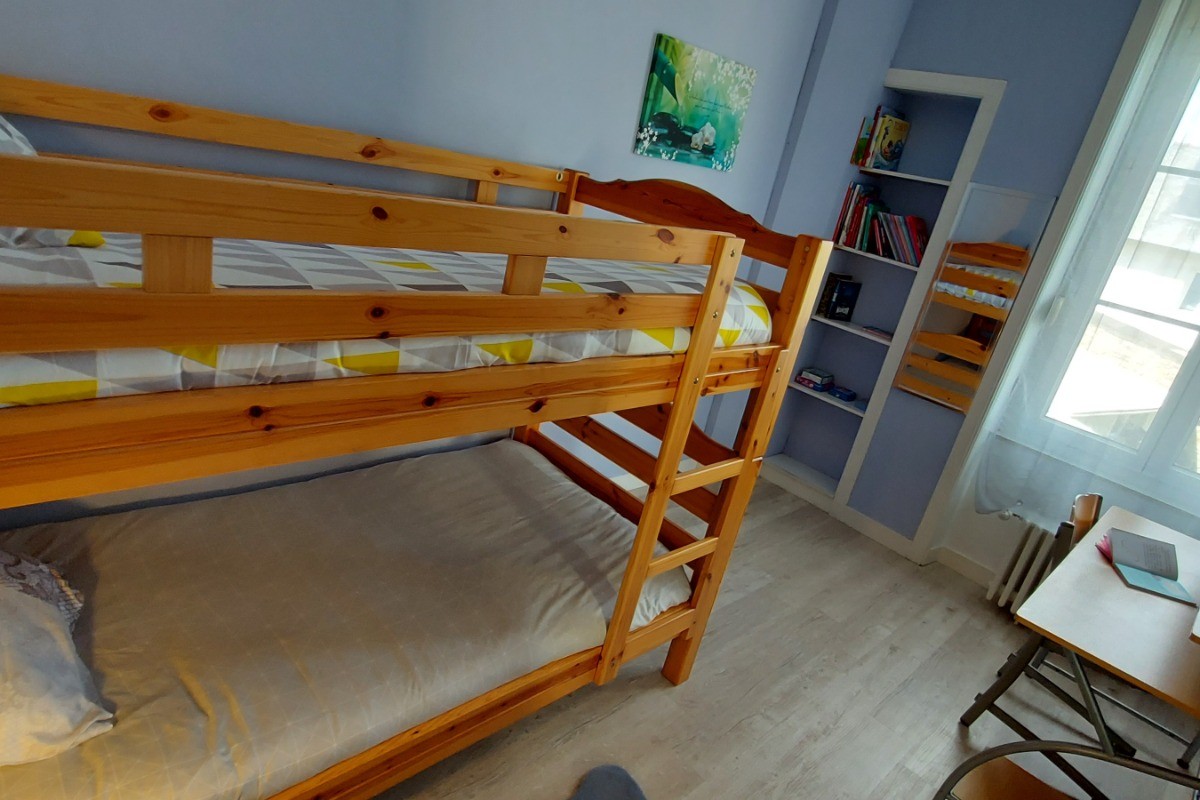 Chambre 2 pour 2 personnes : 2 lits 90 x 190 cm