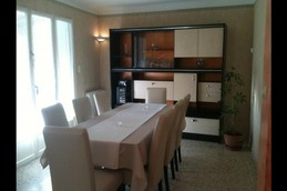 Salle à manger donnant sur le jardin