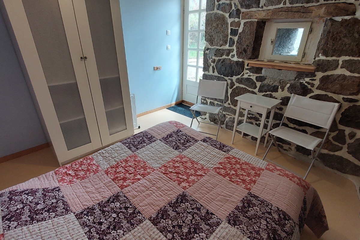 Chambre 2 avec accès direct à la terrasse