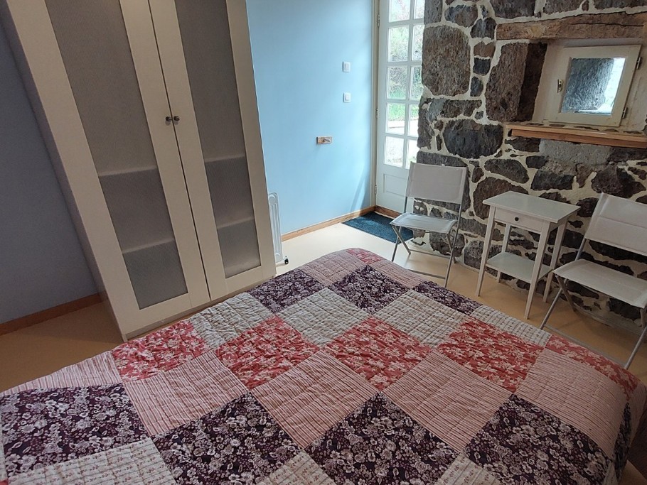 Chambre 2 avec accès direct à la terrasse