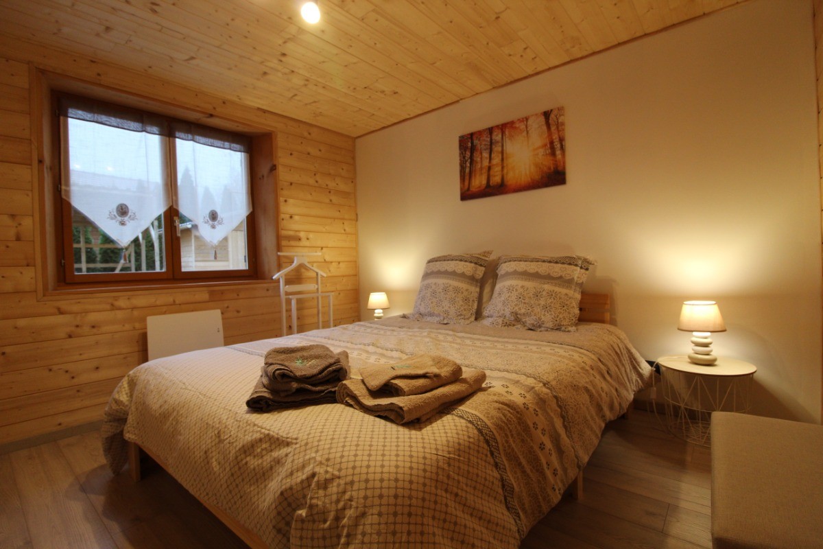 Chambre n°1 (lit 160x200) - Chalet des Sources