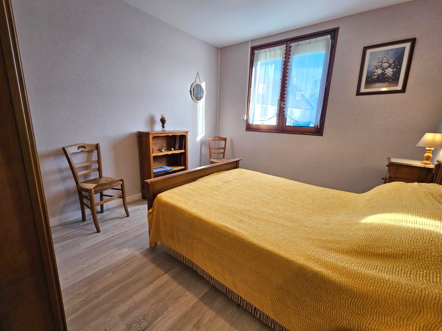 Chambre 2 personnes (lit 140x190 cm) avec armoire