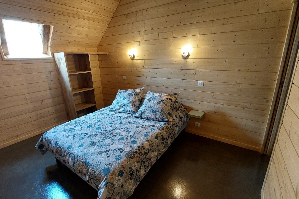 Chambre 4 - 1 er étage avec salle d'eau attenante lit 140*190