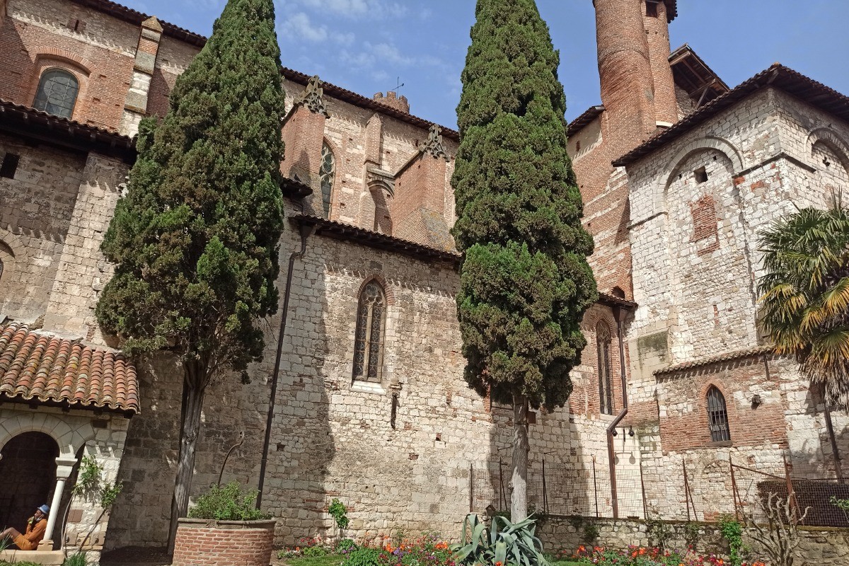 Saint Salvy vue du jardin du cloître