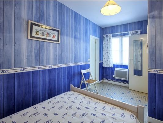 bedroom with shower room