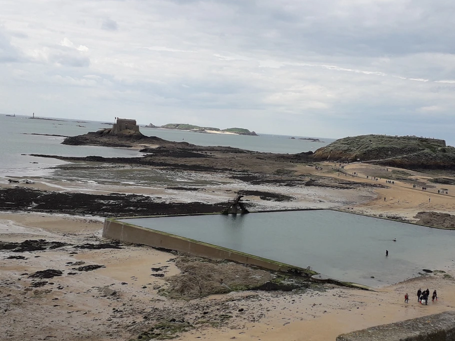 St Malo :piscine, grand Bé et Petit Bé!