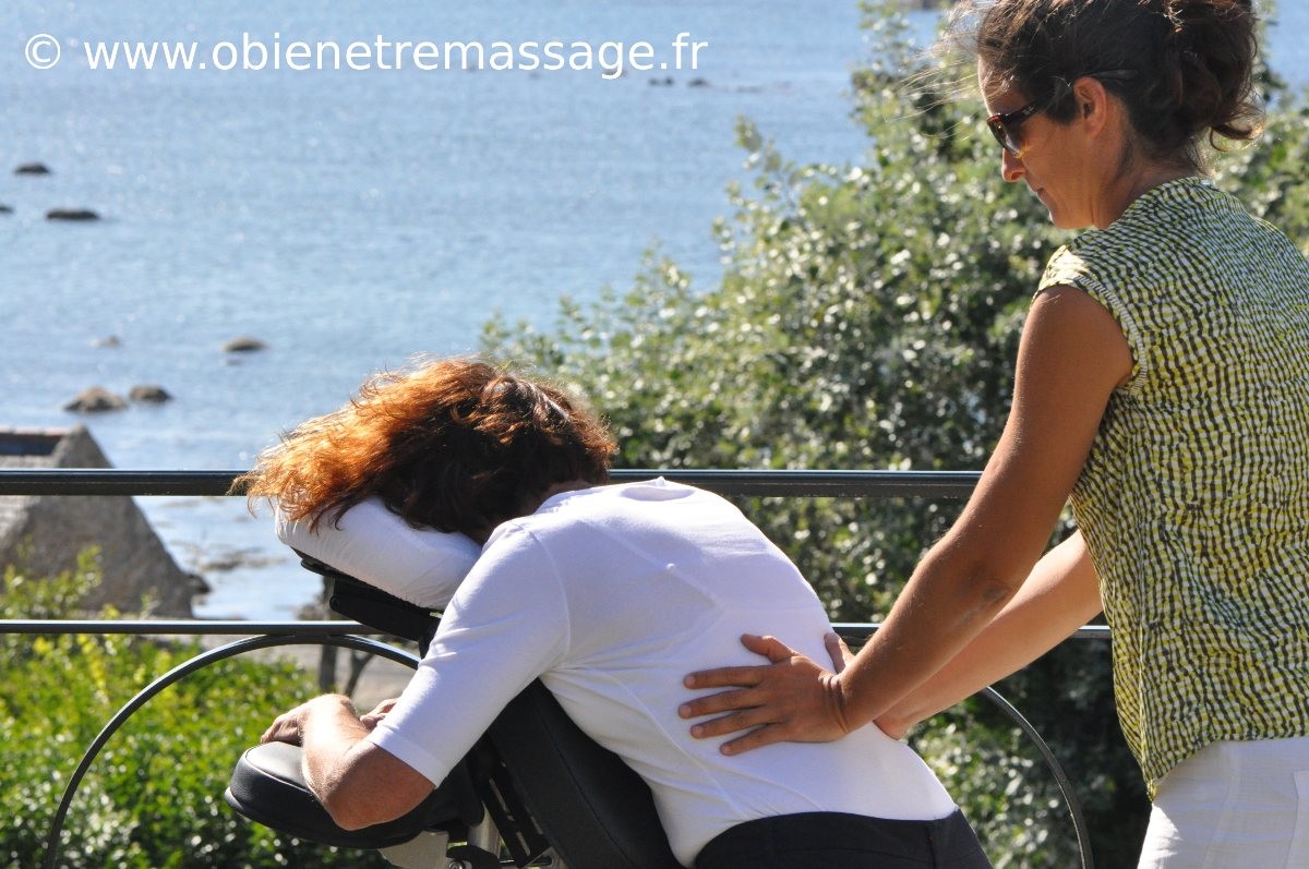 Massage bien-être assis habillé sur chaise ergonomique de 30 min à 1H pour des moments inoubliables.