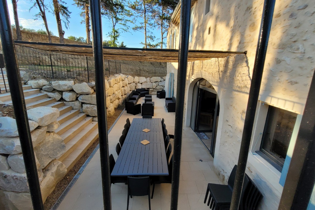 Terrasse avec barbecue gaz