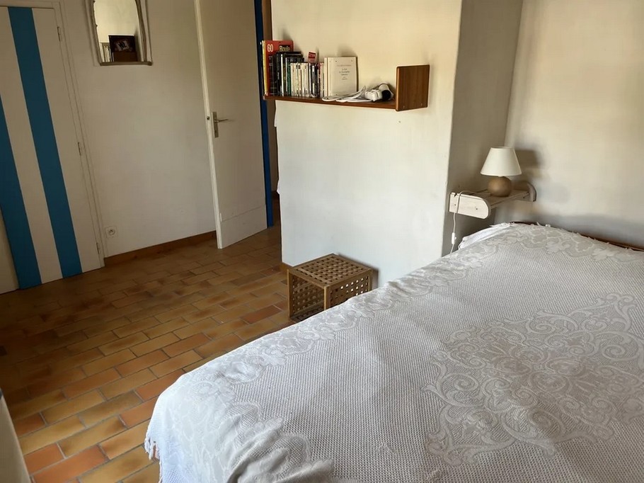 Bedroom 2: 140 cm bed