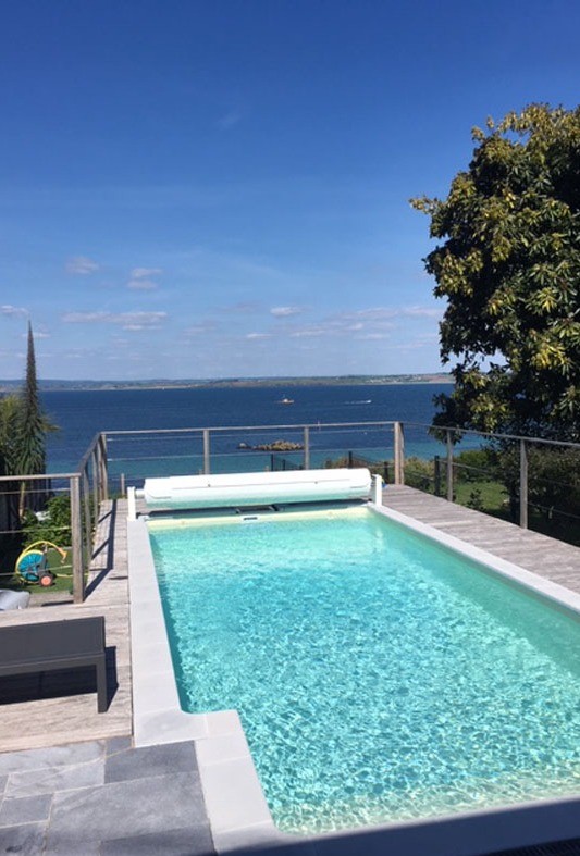 Piscine chauffée avec vue mer