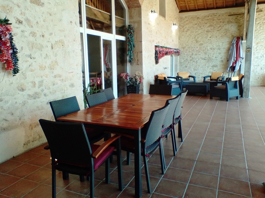courtyard dining area