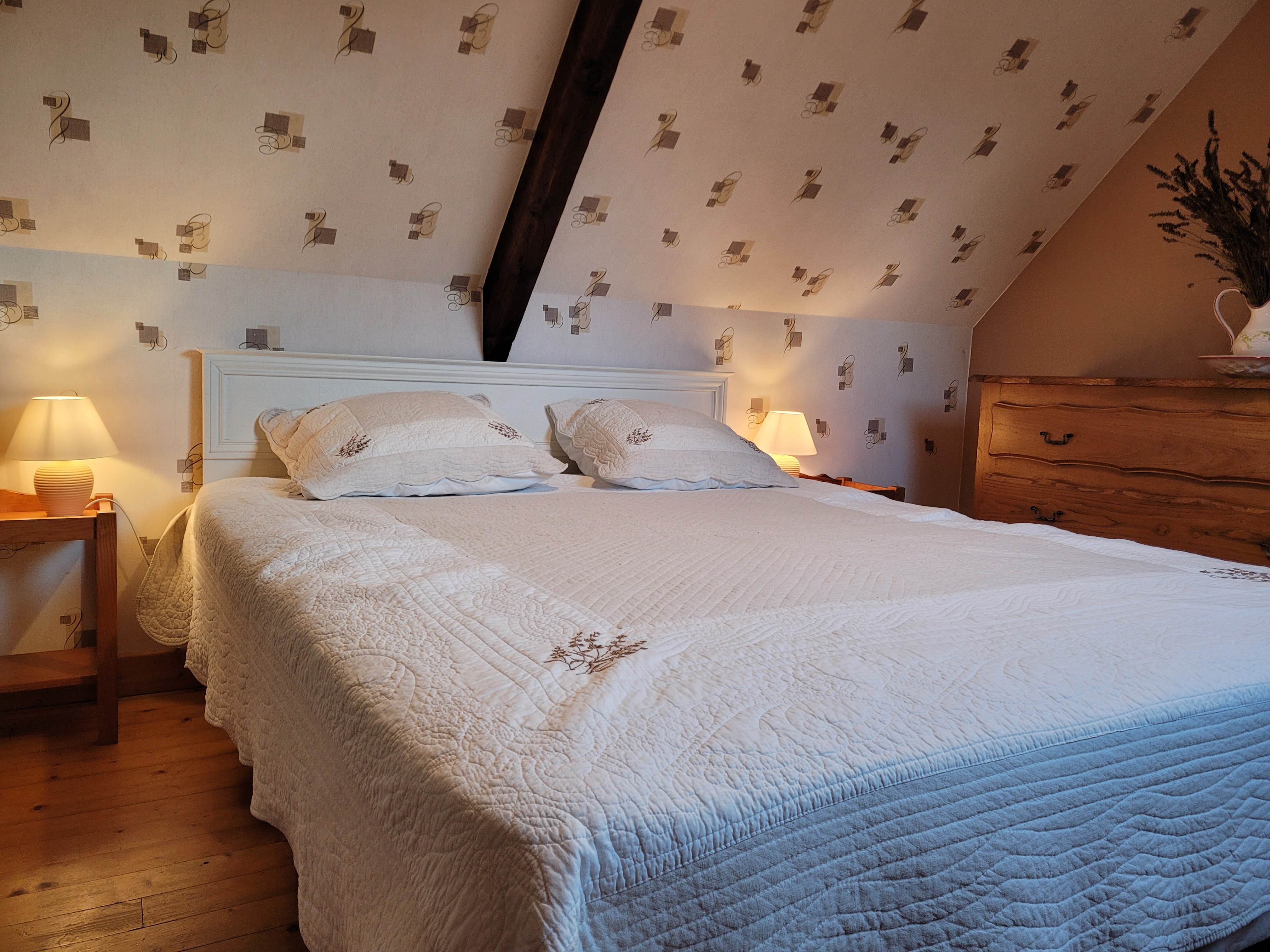 Le Grand, location de vacances Clévacances, chambre étage lit double