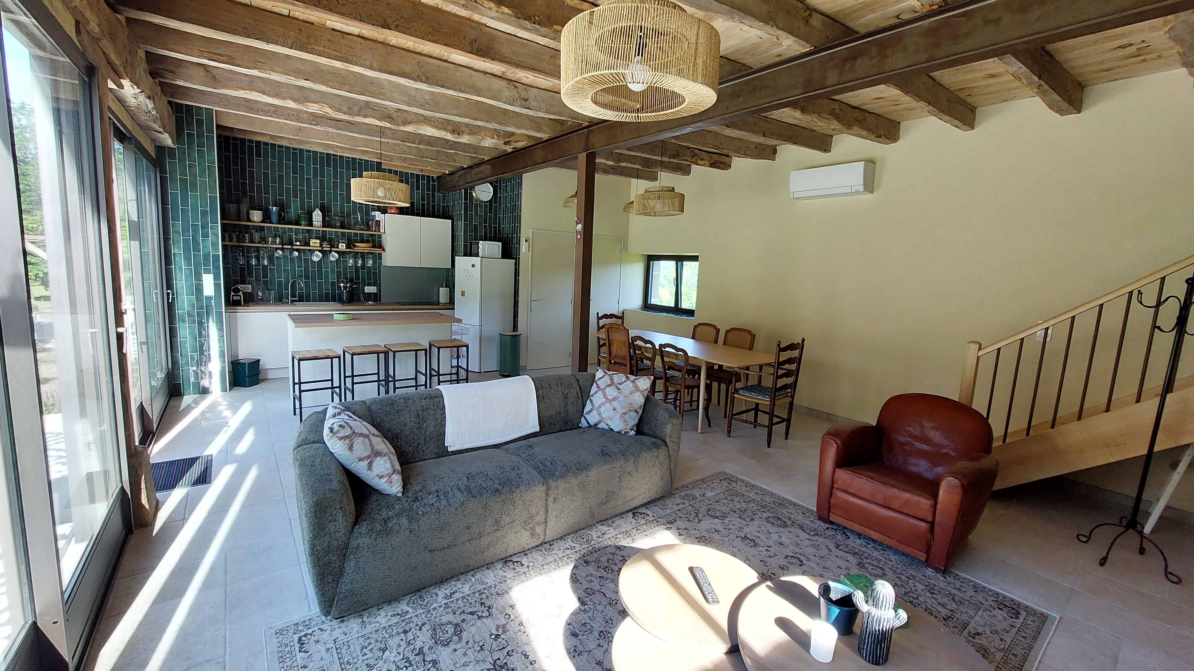 Living room/dining room/open-plan kitchen