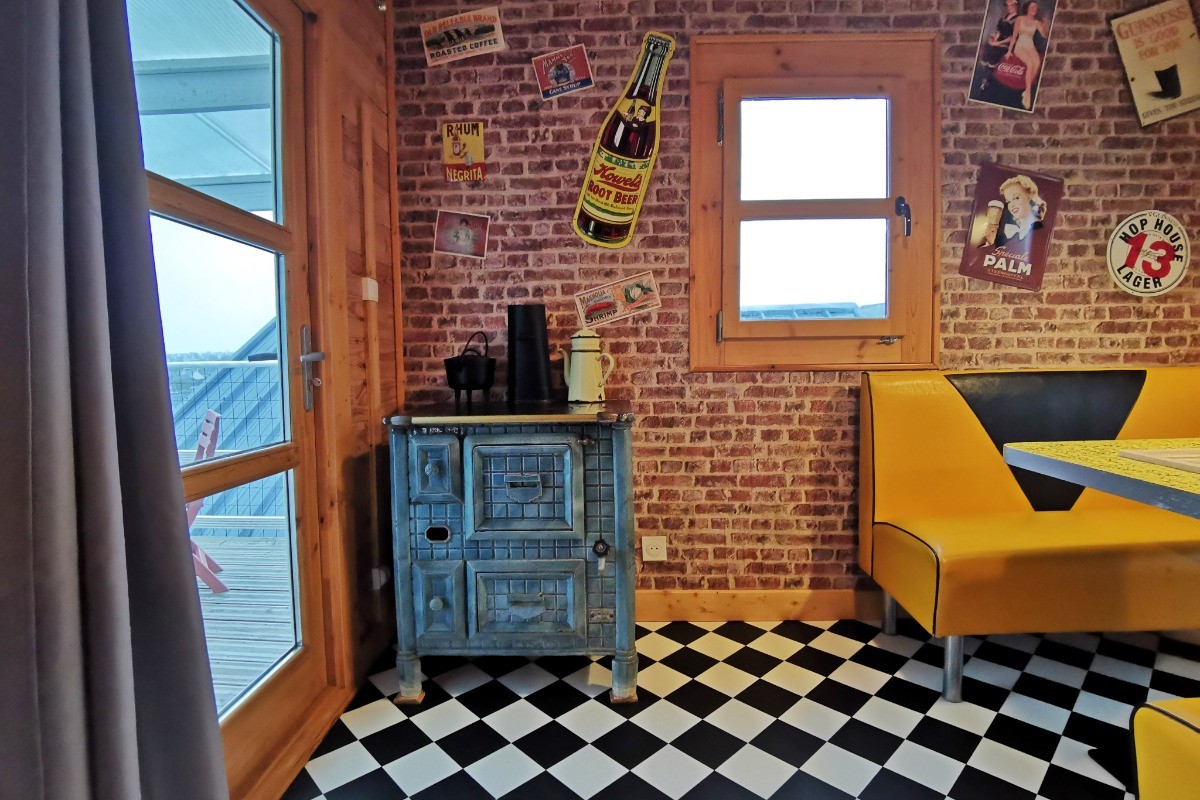 espace repas avec accès terrasse