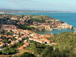 Location 100 m from the beach