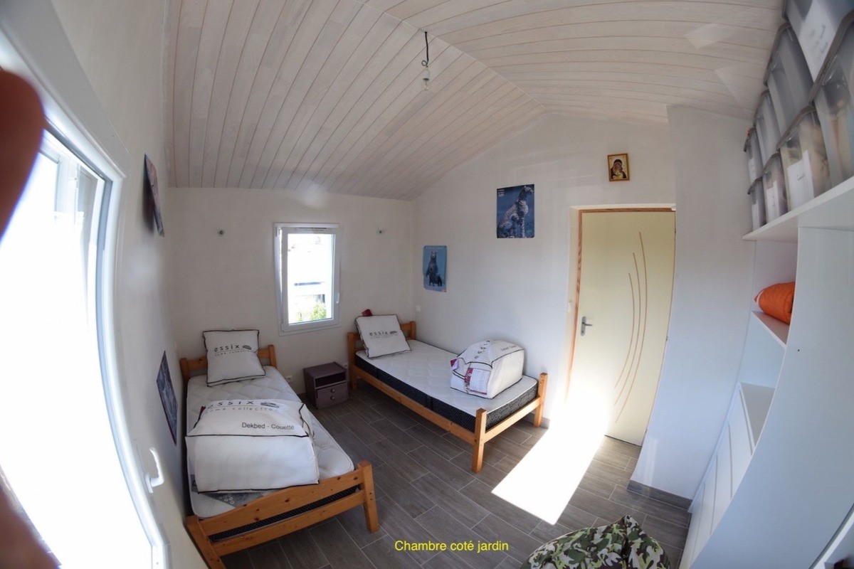 1 chambre avec 2 lits 90