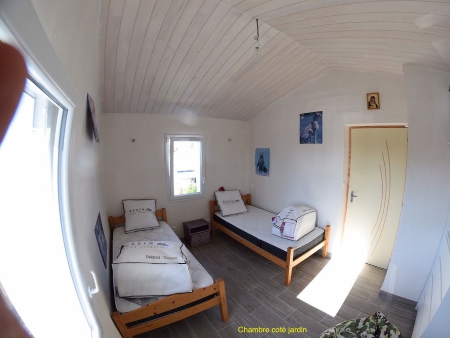 1 chambre avec 2 lits 90