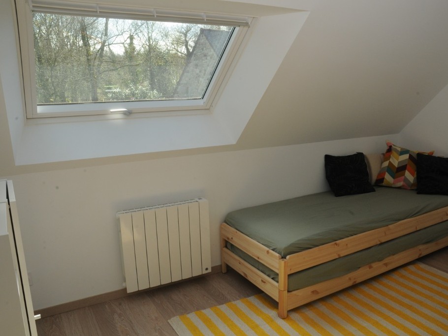 GALLET-SERRA location de vacances, Lanrodec, Clévacances, l'espace mezzanine chambre communicante 2 lits simples de 90