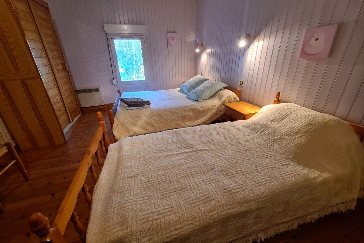 Chambre pour 3 personnes Le Logis des Granges, avec sa salle d'eau individuelle près de Surgères en Charente maritime