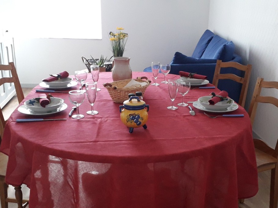 Coin séjour - Appartement Chez Reine - Location de vacances - Étival-Clairefontaine