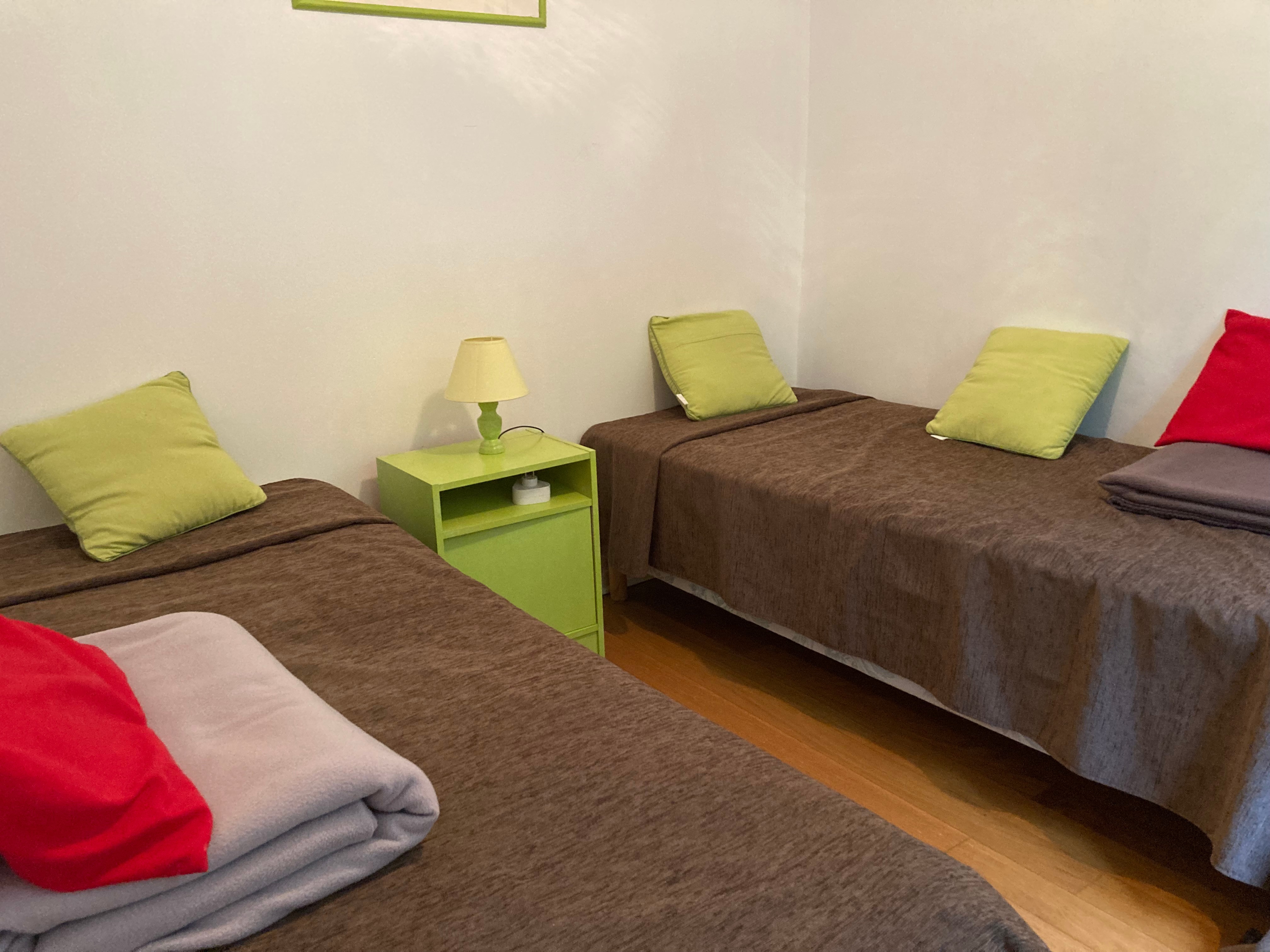 2 single beds