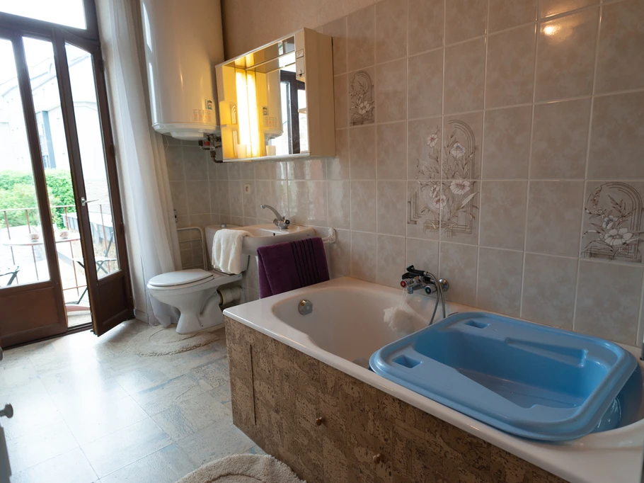 avec baignoire pour nourrisson