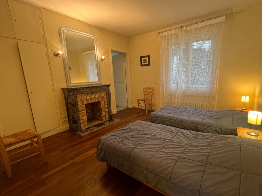 chambre étage 2 lit 1 place