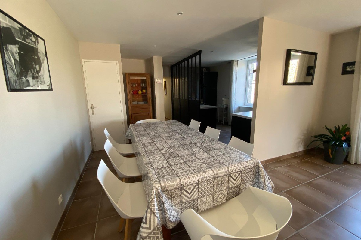 Table à manger pour 8 personnes