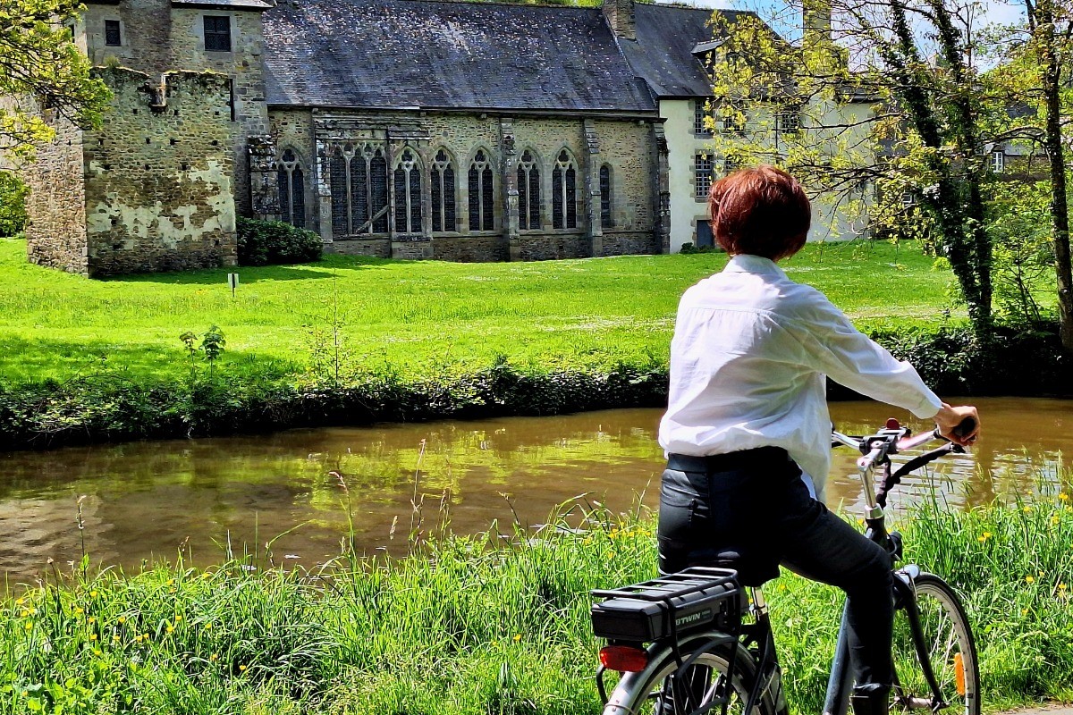 Photo Le Vallon de Lehon/ Location de vélos électriques